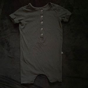 RAGS TO RACHES GREY BLACK ROMPER 3 4 size kids